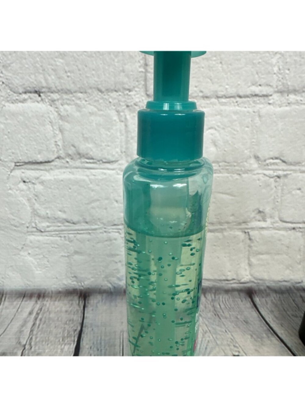 Clean & Clear Morning Burst Oil-Free Hydrating Facial Cleanser Cucumber 8 oz - Picture 2 of 3